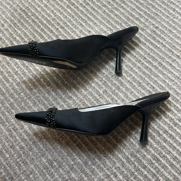 Chanel Satin kitten heels with bead detail - Picture 2 of 8